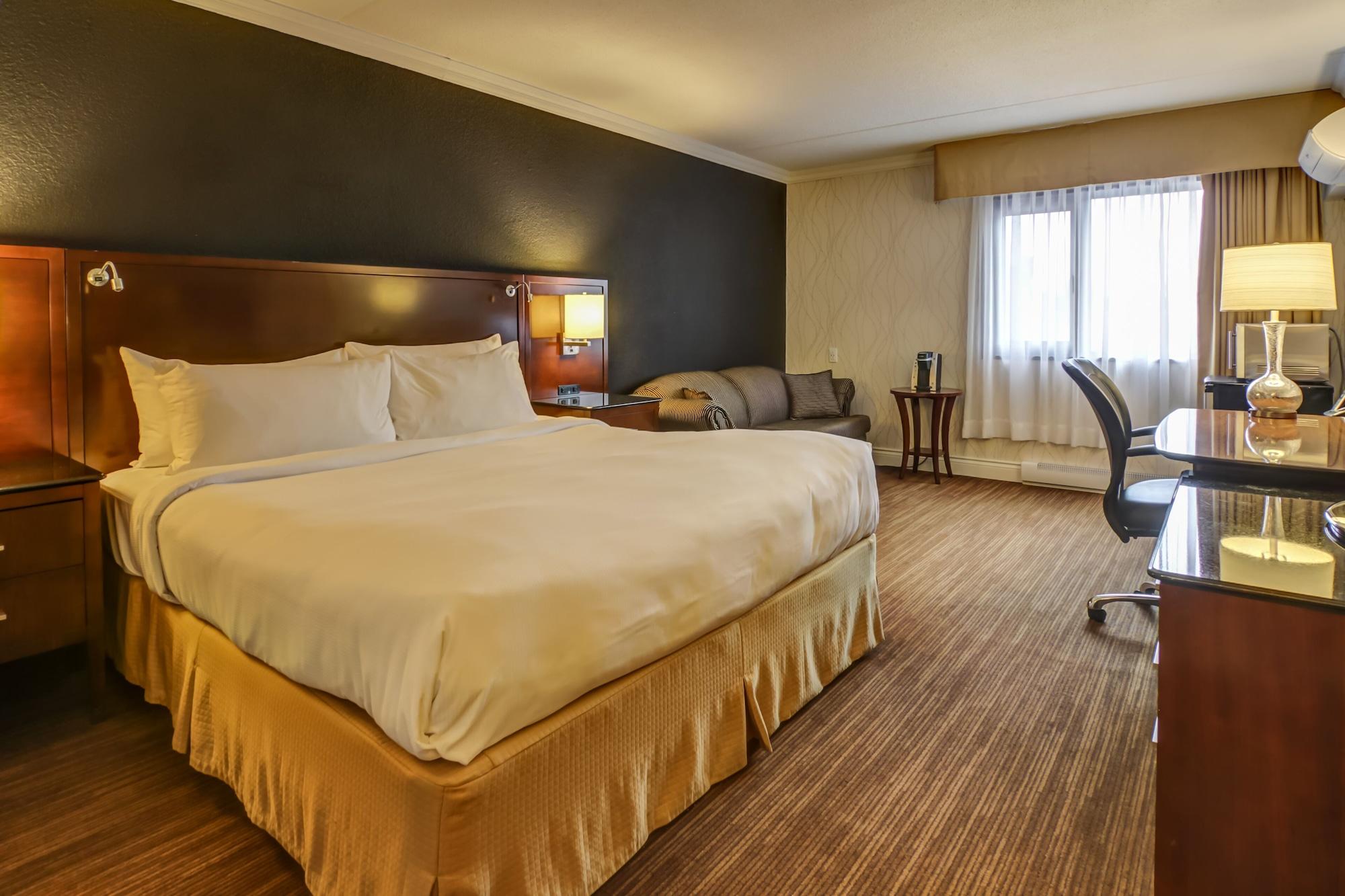 La Sagueneenne - Hotel Et Centre De Congres แซเกอเนย์ ภายนอก รูปภาพ