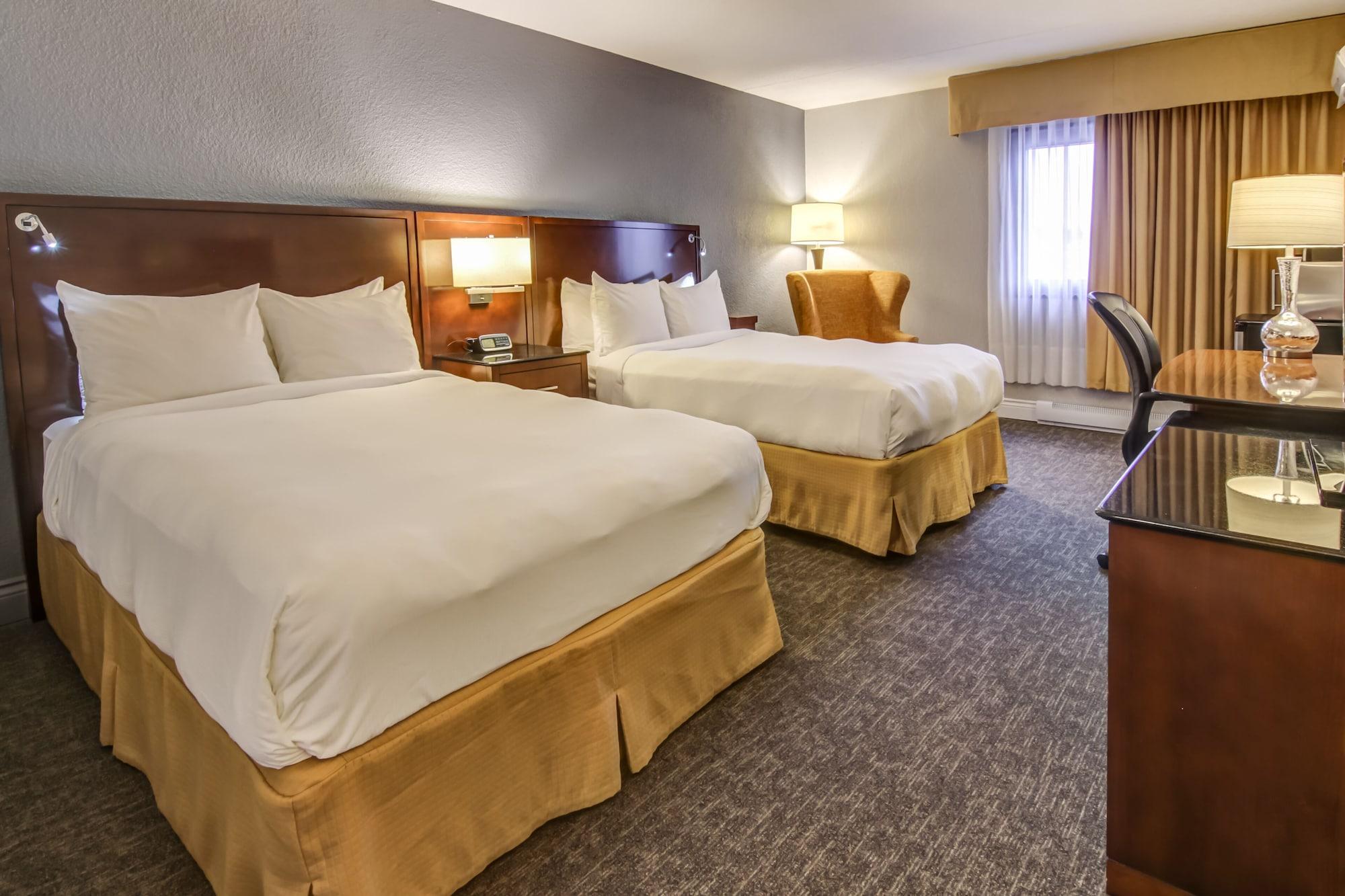 La Sagueneenne - Hotel Et Centre De Congres แซเกอเนย์ ภายนอก รูปภาพ