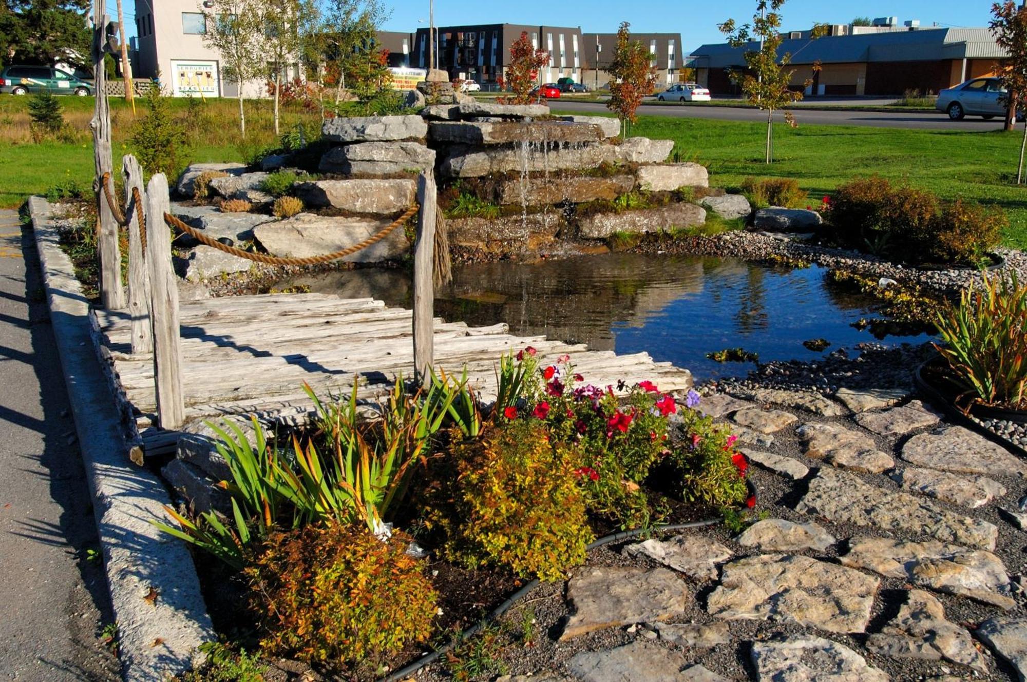 La Sagueneenne - Hotel Et Centre De Congres แซเกอเนย์ ภายนอก รูปภาพ