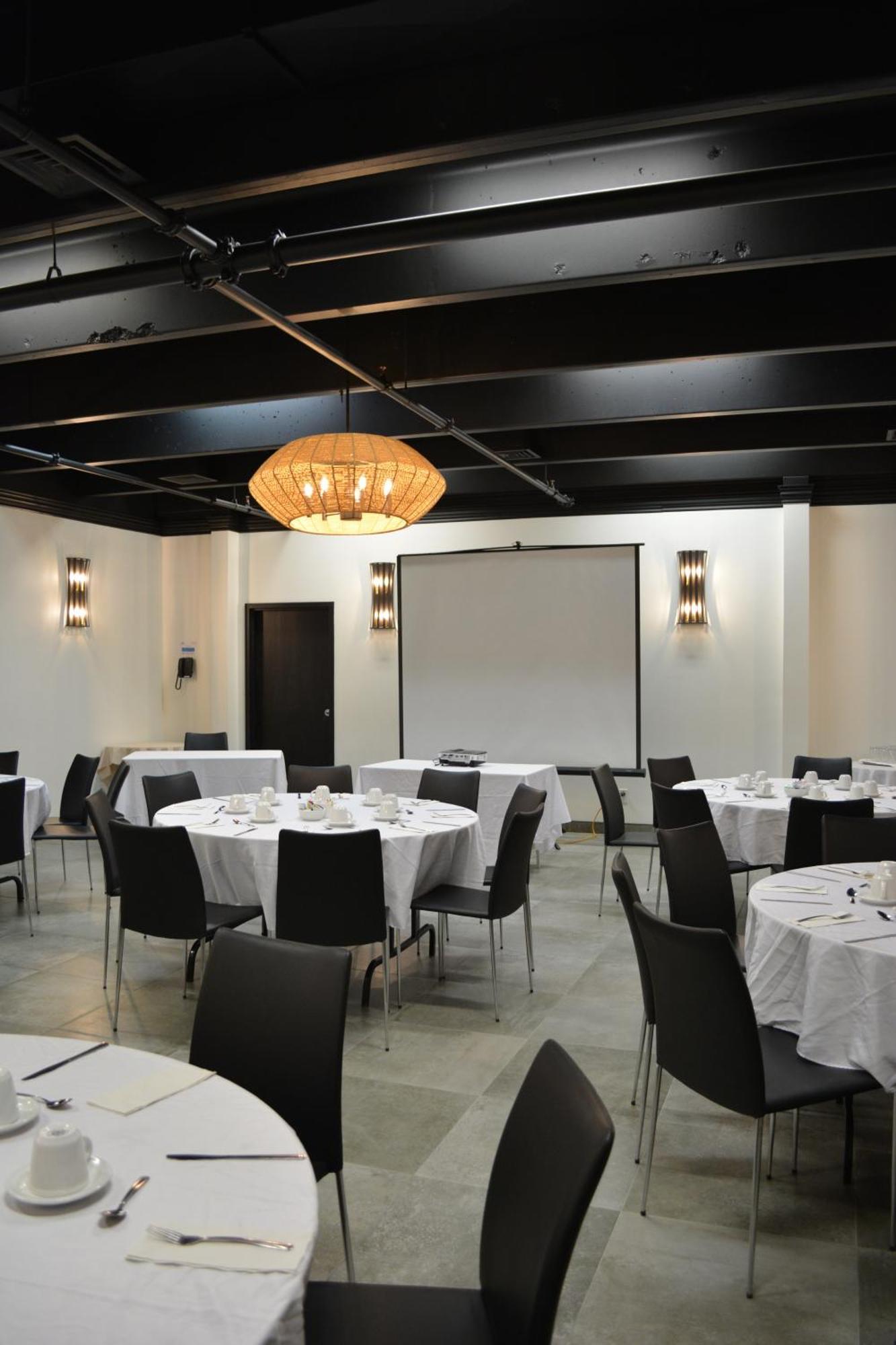 La Sagueneenne - Hotel Et Centre De Congres แซเกอเนย์ ภายนอก รูปภาพ